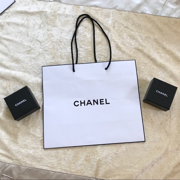 Chanel white shopping bag - Picture 1 of 7